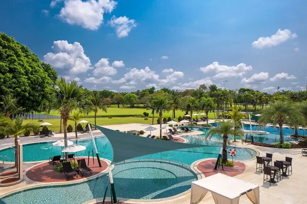 Thana City Country Club — photograph 2